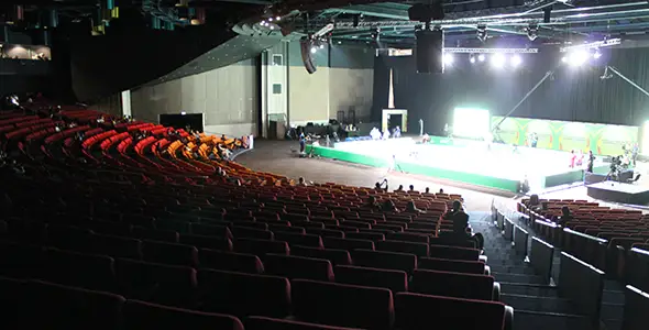 Bild: Die Halle mit Tisch 2 hat eine komplett andere Atmosphäre als die anderen (©Schäbitz)