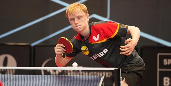 Bild: Andre Bertelsmeier gewann die U19-Konkurrenz in Havirov (©ITTF)
