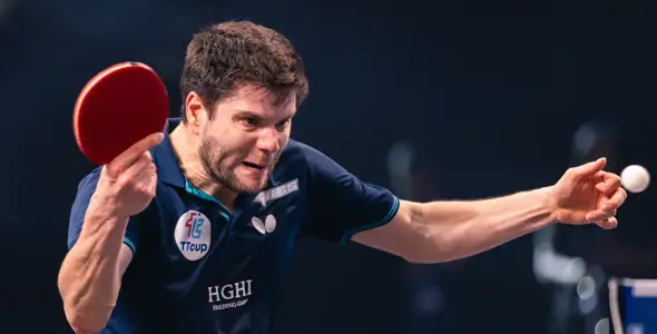 Bild: Schlug Dang Qiu im deutsch-deutschen Viertelfinale: Dimitrij Ovtcharov. (©WTT)
