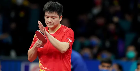 Bild: Fan Zhendong triumphierte im Doppel und kann im Einzel am Sonntag nachziehen (©WTT)