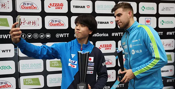 Bild: Hiroto Shinozuka (l.) setzte sich gegen Darko Jorgic durch (©ITTF)