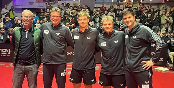 Bild: Das Neu-Ulmer Team war begeistert von der guten Stimmung in Ostrov (©Facebook/Dimitrij Ovtcharov)